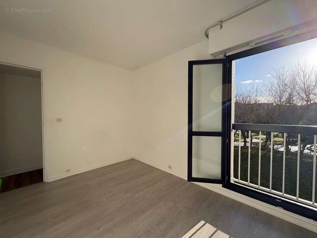 Appartement à LES CLAYES-SOUS-BOIS