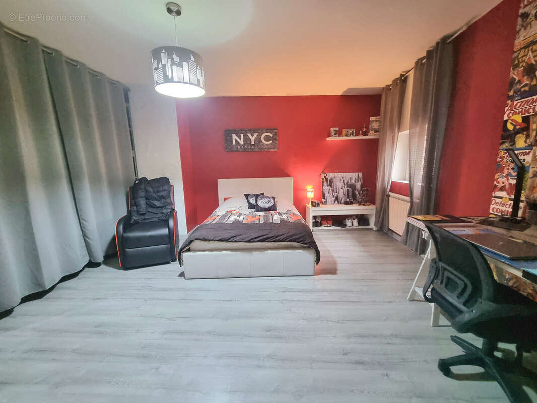 Maison à VIC-SUR-SEILLE