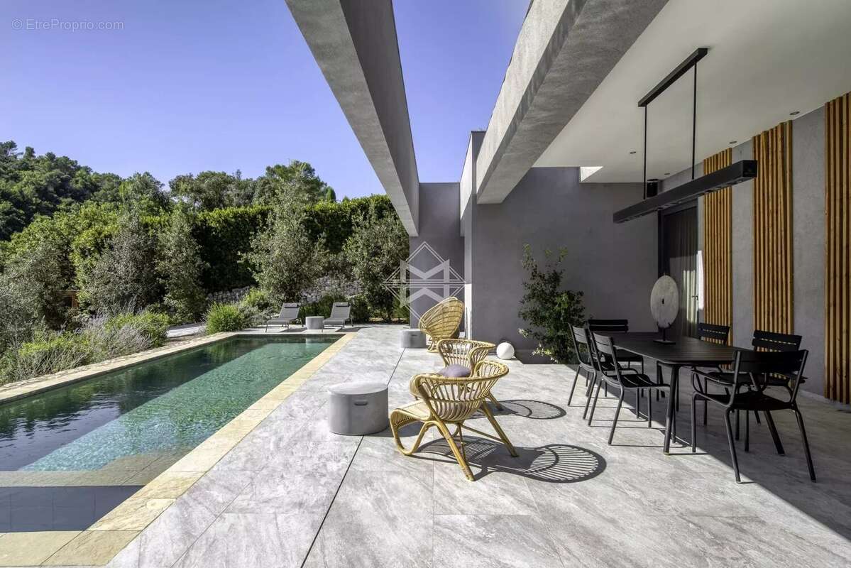 Contemporaine à pied du village - photo 2