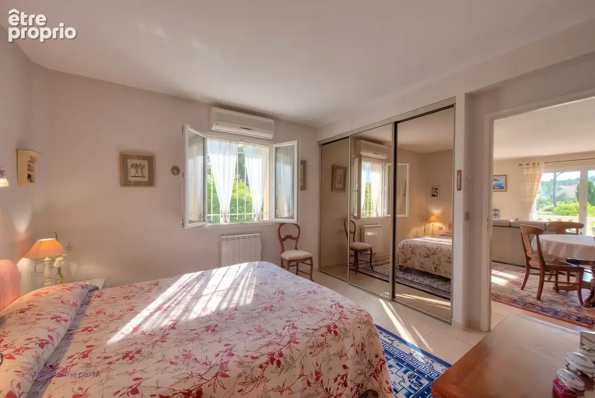 Villa de 5 pièces à vendre à Saint-Raphaël avec piscine et garage double - photo 9