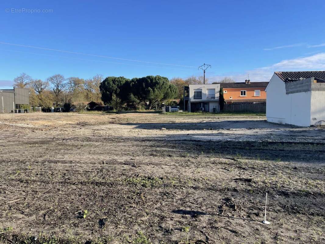 Terrain à LA BREDE