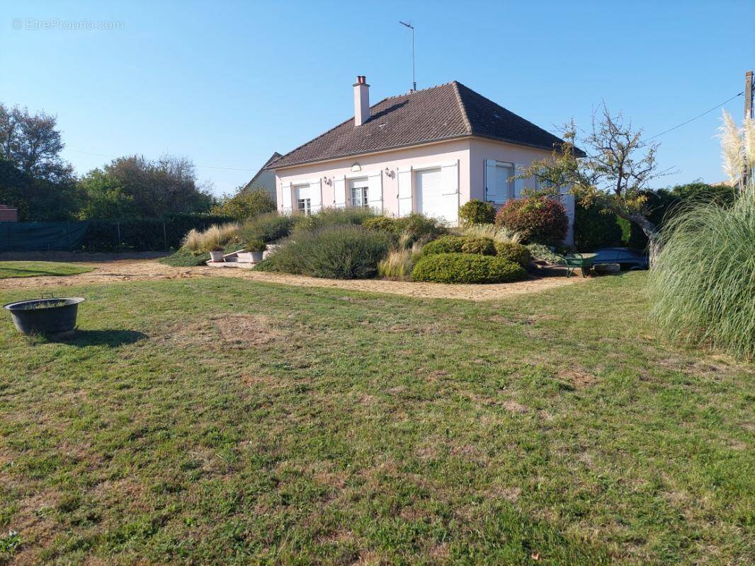 Maison à SAVIGNE-L&#039;EVEQUE