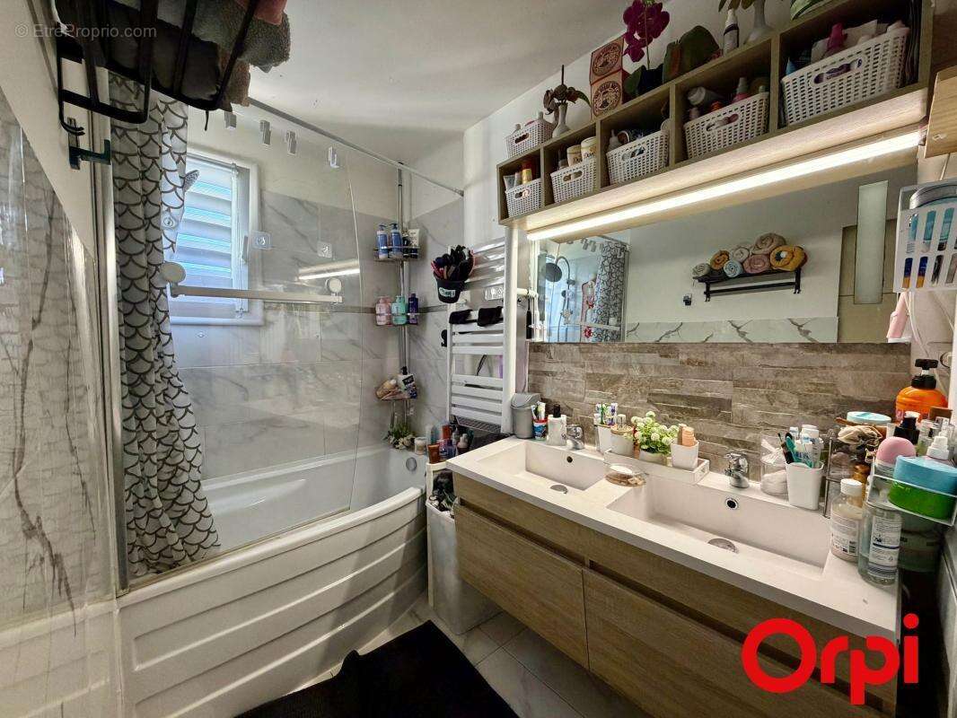 Appartement à MARSEILLE-4E