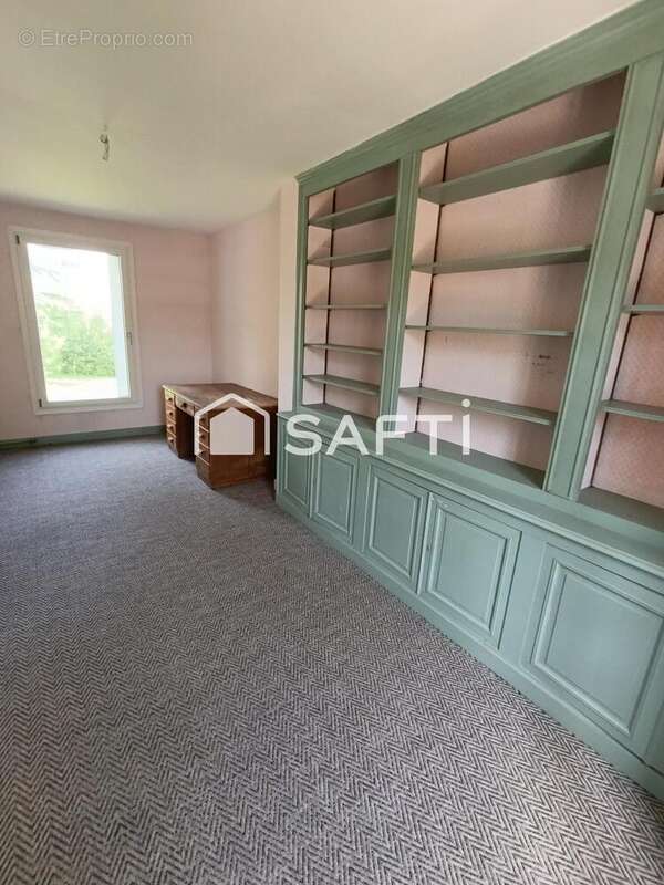 Maison 218 m² à Huismes  - photo 6