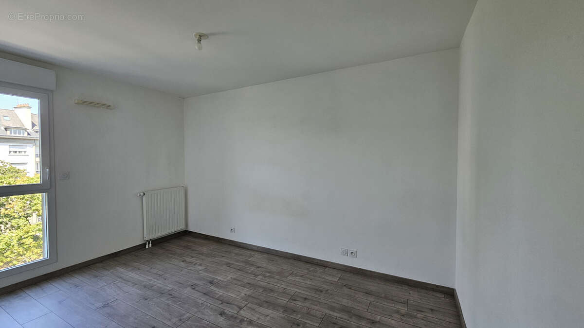 Situation idéale pour cet appartement (73 m2) récent, avec terrasse et stationnement. - photo 5