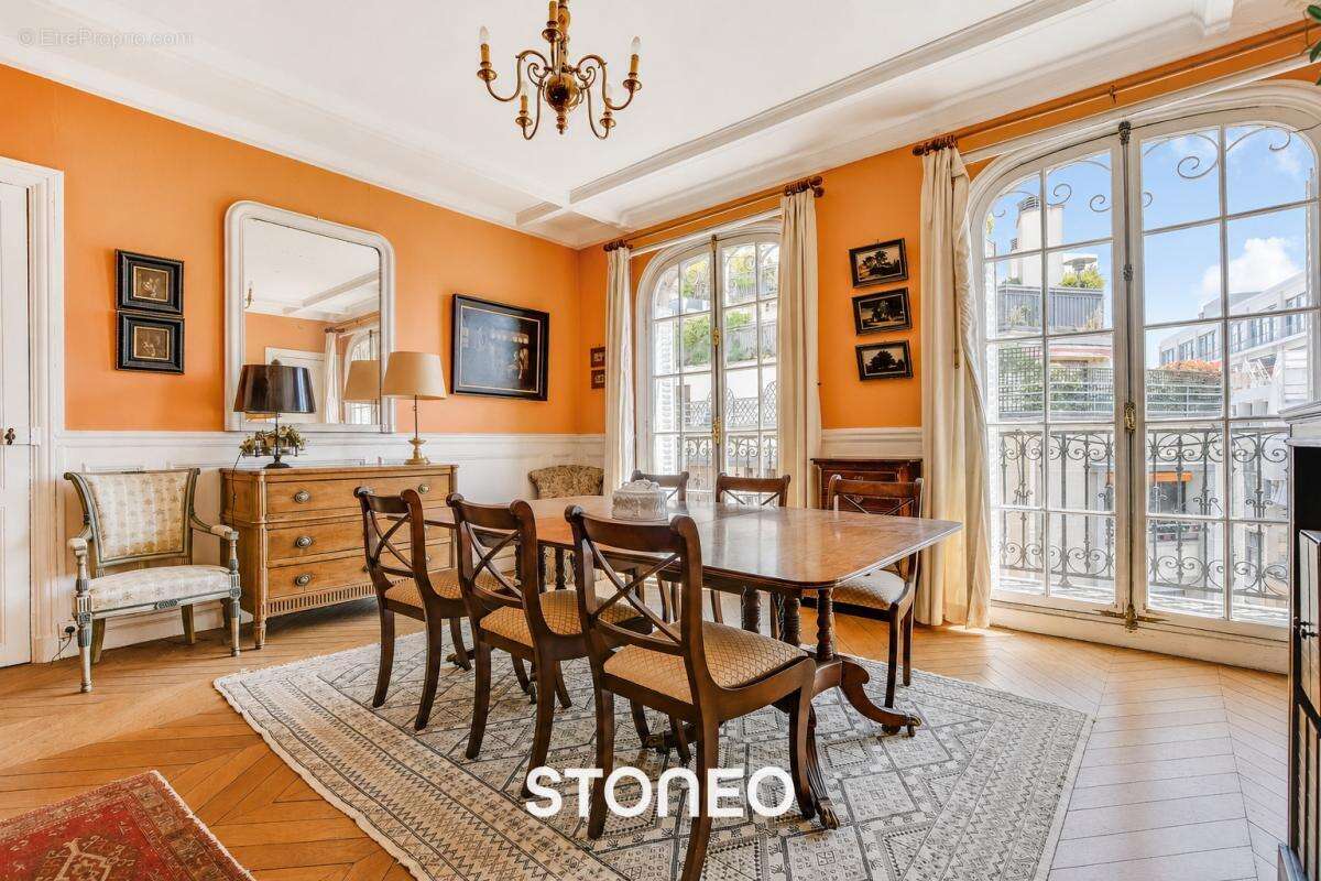 Appartement à PARIS-17E