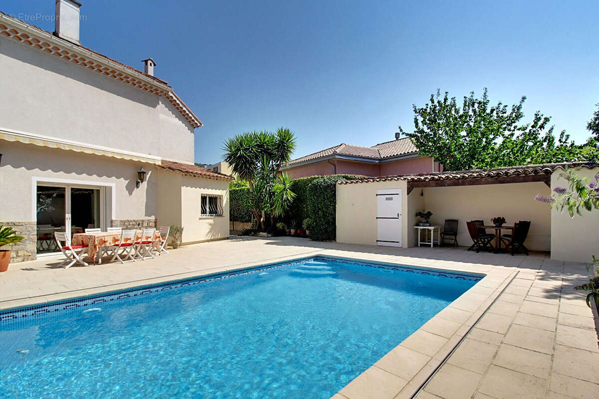 A VENDRE en EXCLUSIVITE à DRAGUIGNAN ! Propriété de caractère avec piscine, en plein coeur de ville - Possibilité 2 logements ou - photo 20
