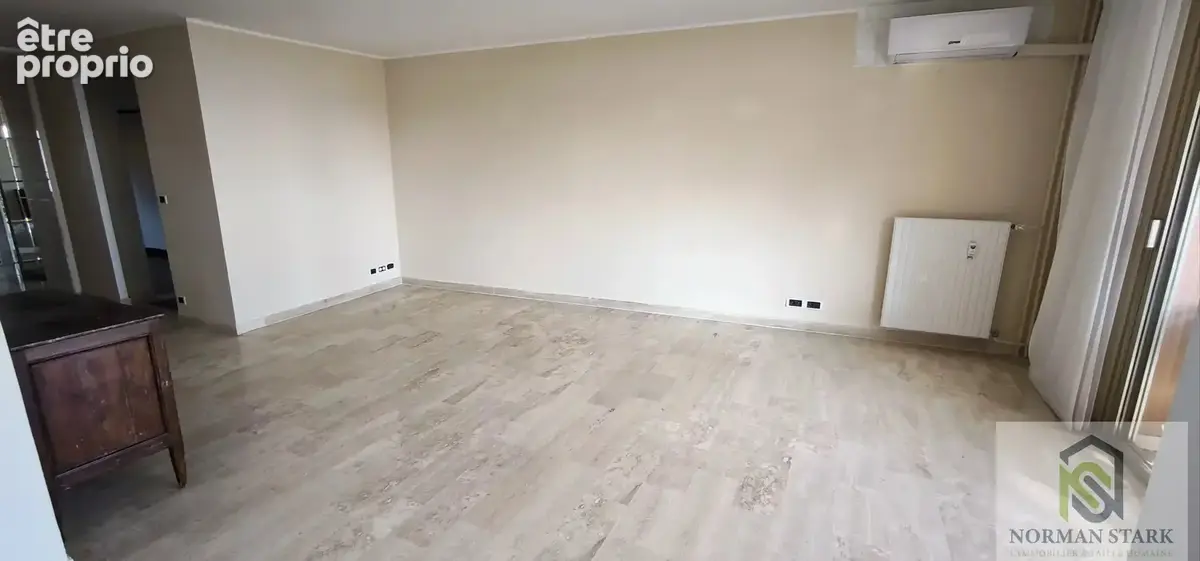 Roquebrune-Cap-Martin – Vaste 3 pièces de 92 m² avec terrasse, vue mer panoramique, résidence de standing avec piscine, à rénove - photo 2