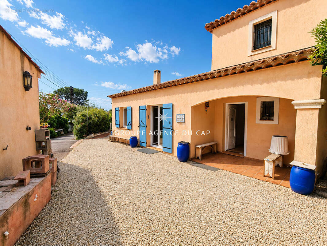 Maison à LES ISSAMBRES