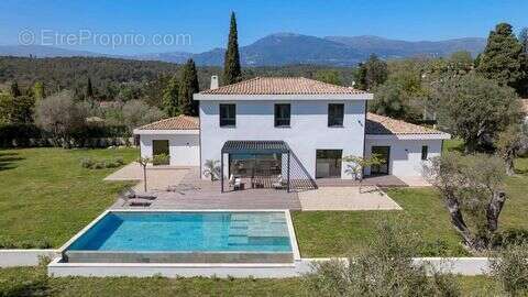 Maison à ROQUEFORT-LES-PINS
