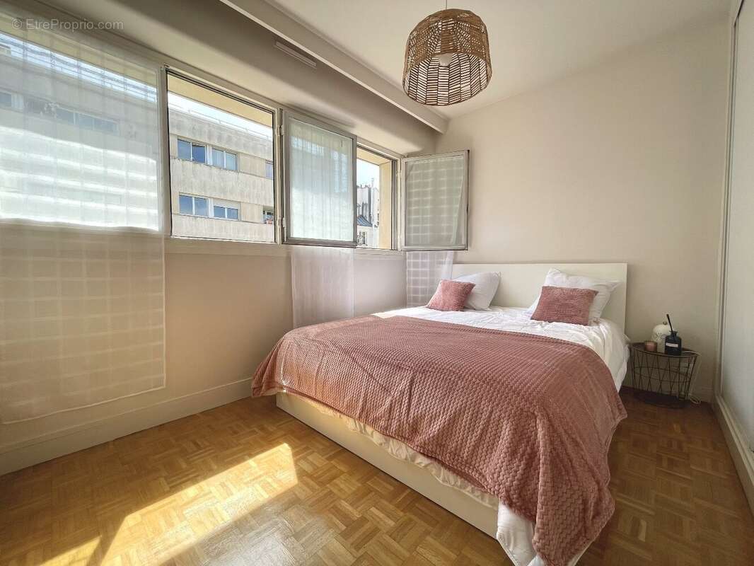Appartement à PARIS-7E