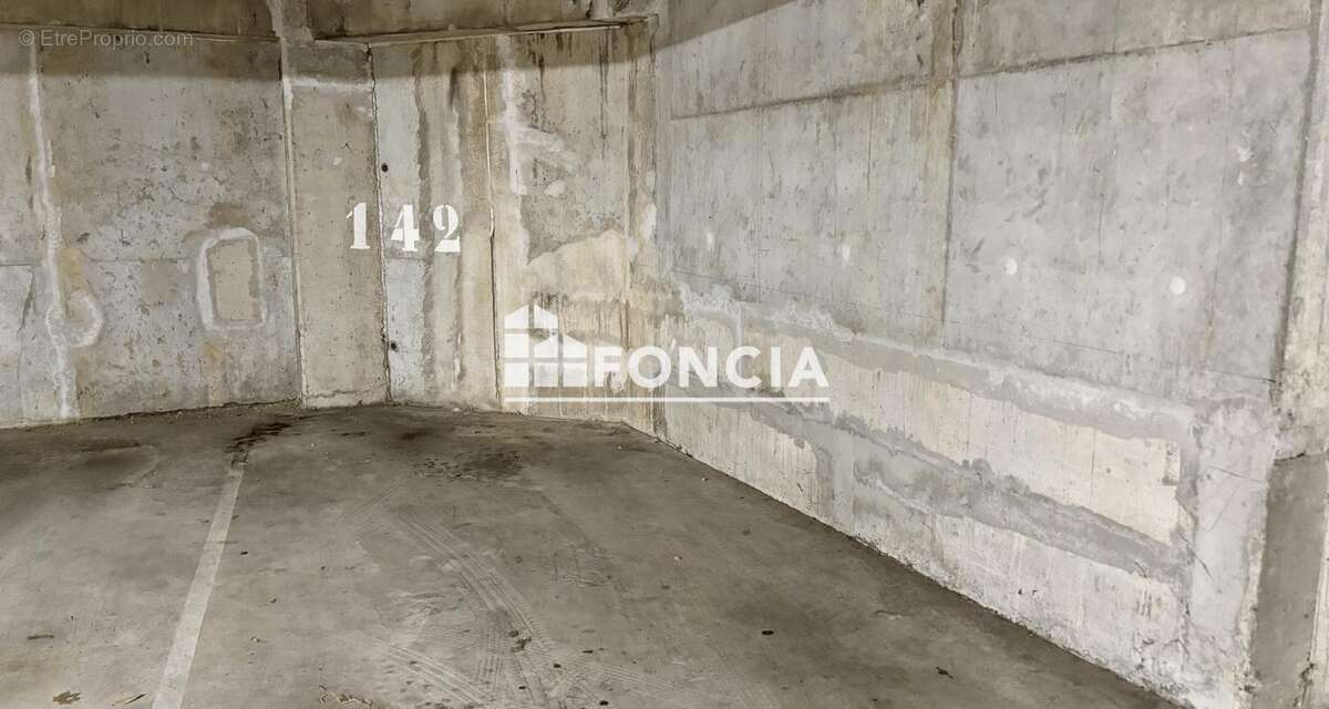 Dans résidence récente sécurisée avec gardienne, 2 pièces 33 m2 avec grand balcon + pkg en sous-sol, vendu libre de locataire - photo 7