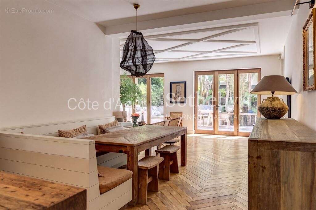 Appartement de prestige à Cannes Palm Beach avec terrasse paysagée, piscine privée et garage - photo 12