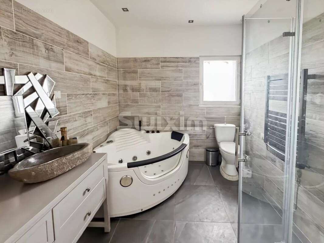 Maison à MONTELIMAR