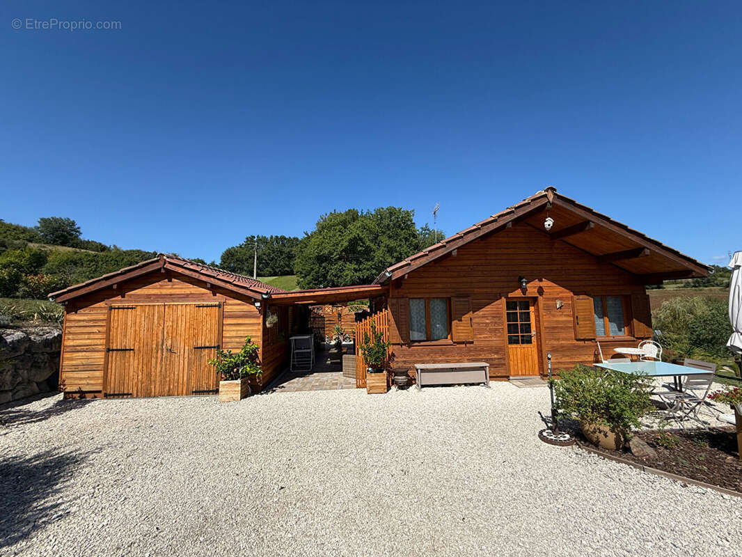 Ensemble de 3 chalets en bois, site de villégiature avec piscine - photo 2