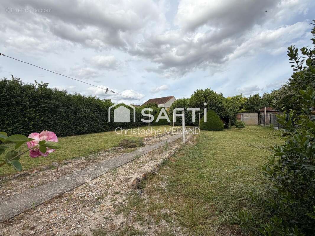 Maison 55 m² à Les Ormes  - photo 7