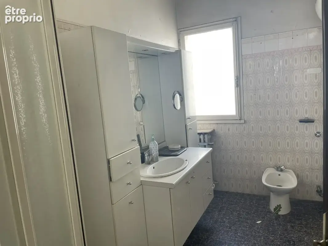 Appartement de type T4, très lumineux, vue dégagée,  triple exposition, en 3ième étage avec ascenseur - photo 6