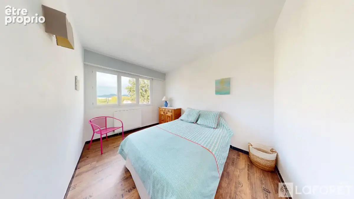 Bel appartement T3 avec terrasse plein sud , proche mer et commerces . - photo 4