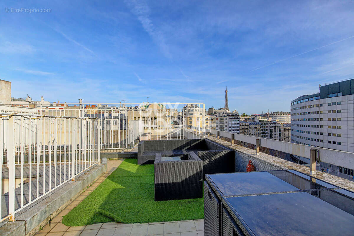 Appartement à PARIS-16E