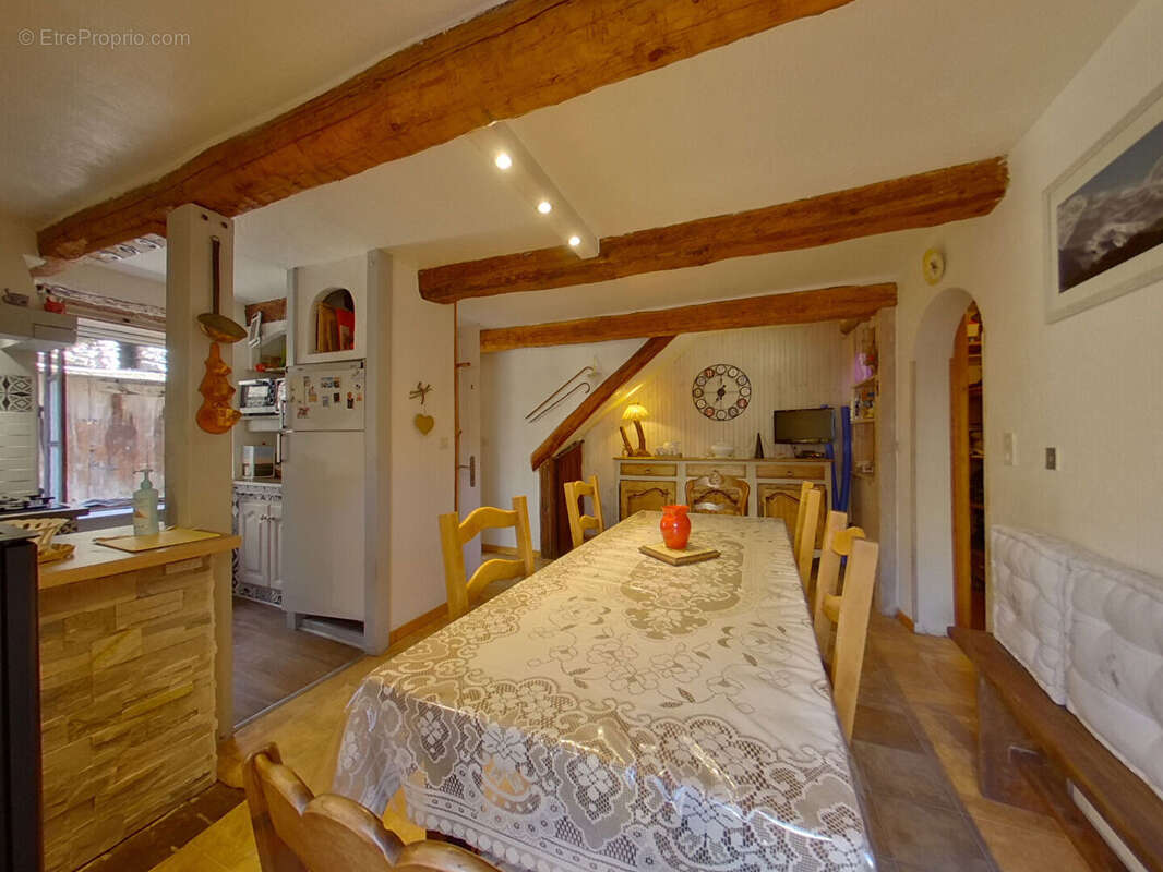 Maison à LE LAUZET-UBAYE