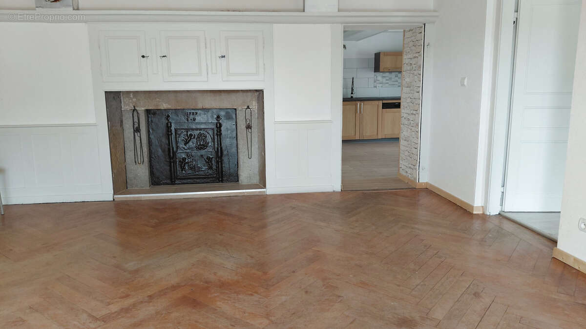 Maison à GUYANS-VENNES