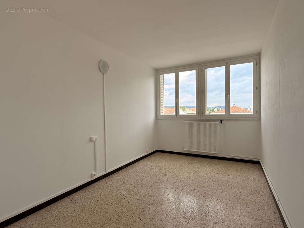 Appartement à BAGNOLS-SUR-CEZE