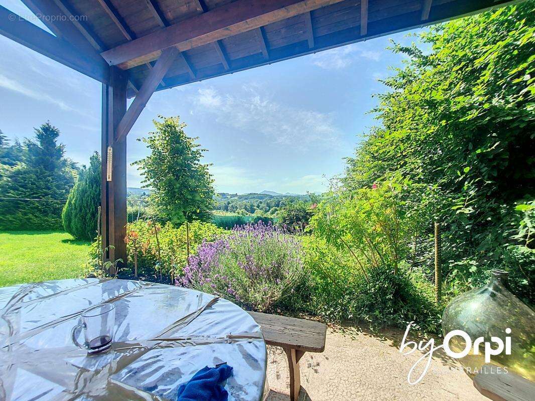 Maison à SAINT-GEORGES-DE-MONS