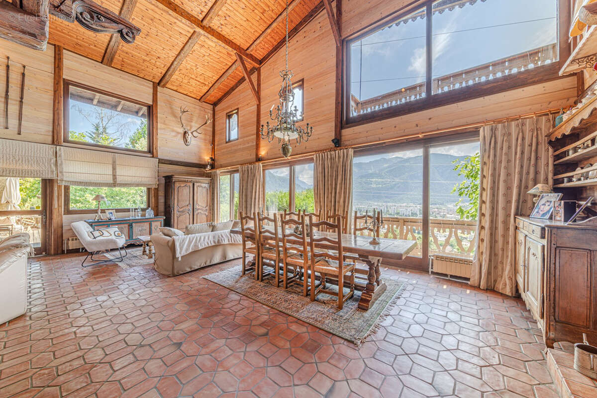 Chalet d’exception 8 pieces   350 m2 sur terrain  5000 m2  chatillon-sur-cluses - photo 2