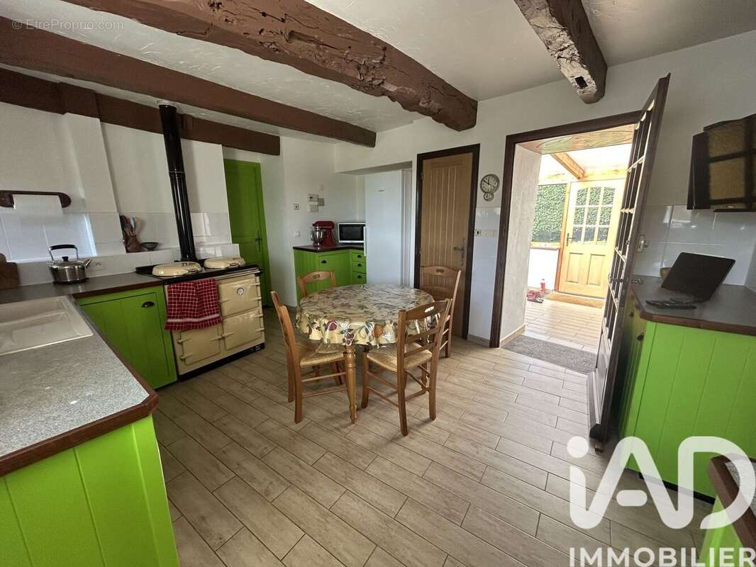 Maison 195 m² à Rouillac  - photo 2
