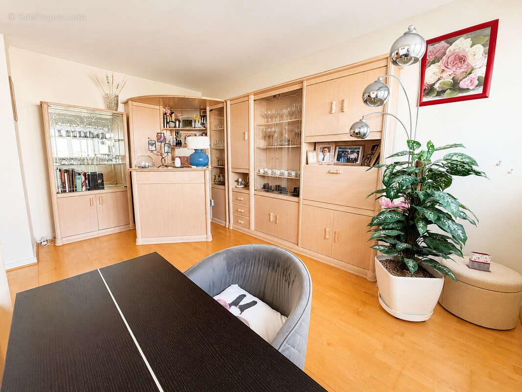 Appartement à COURBEVOIE