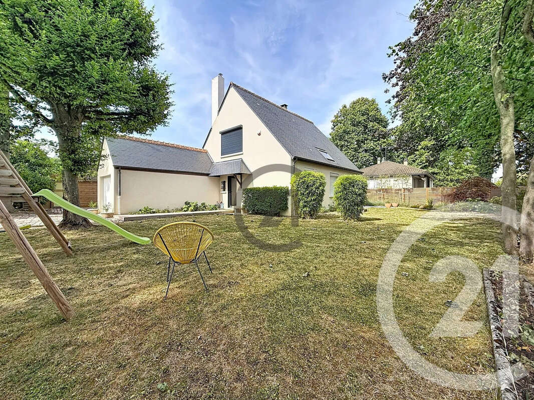 Maison 191 m² à Saint-Julien-Les-Villas  - photo 17
