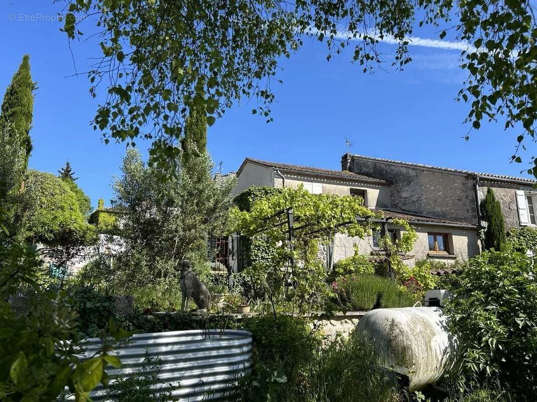 Maison à VILLEBOIS-LAVALETTE