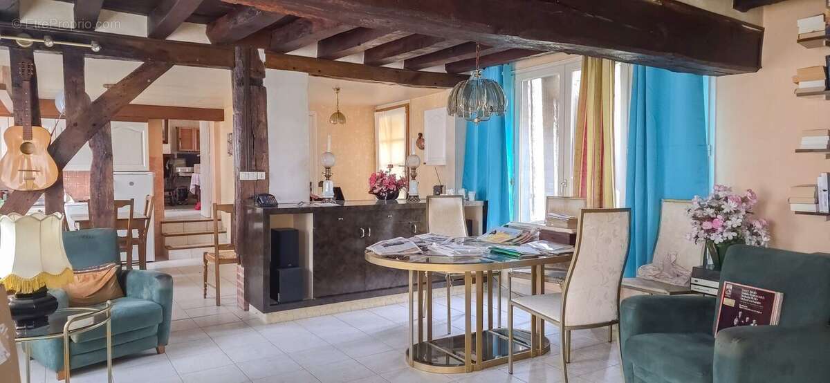 Maison à MARCILLY-EN-VILLETTE