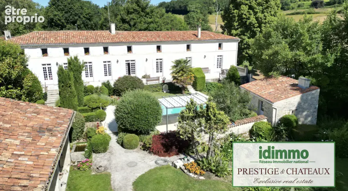 Maison 14 pièces 490 m² · à Saint-Jean-d'Angély · 490 m² · 795 000 €