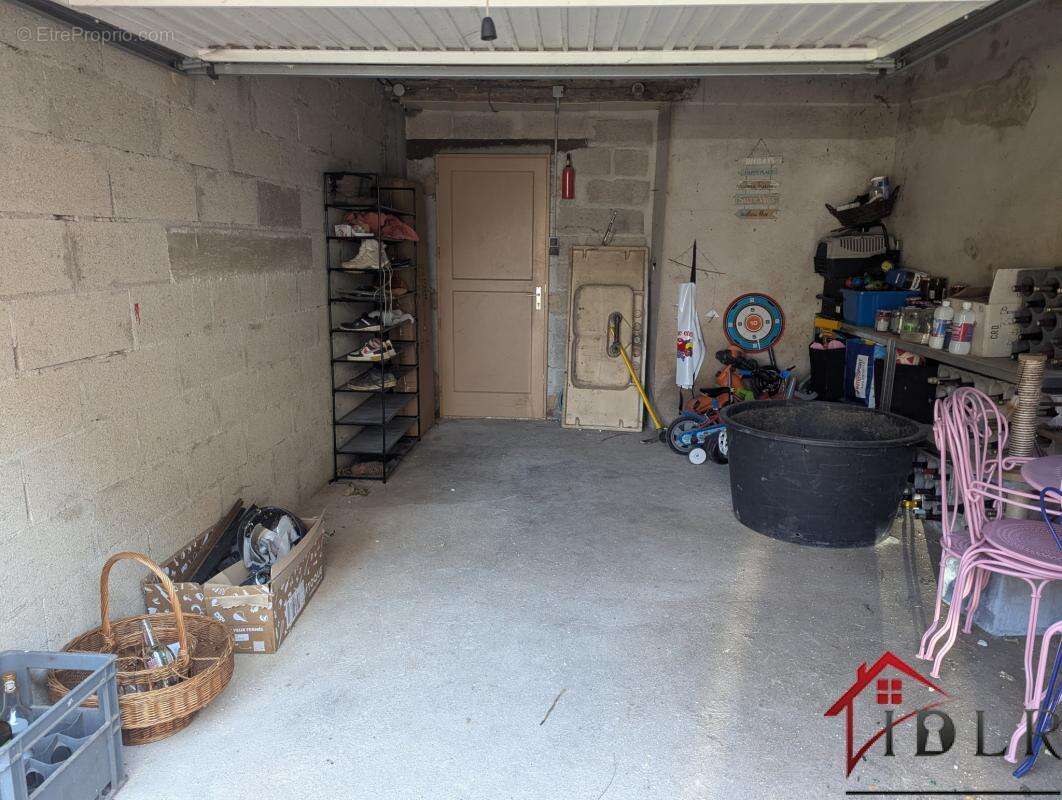 maison avec garage et terrain - photo 7