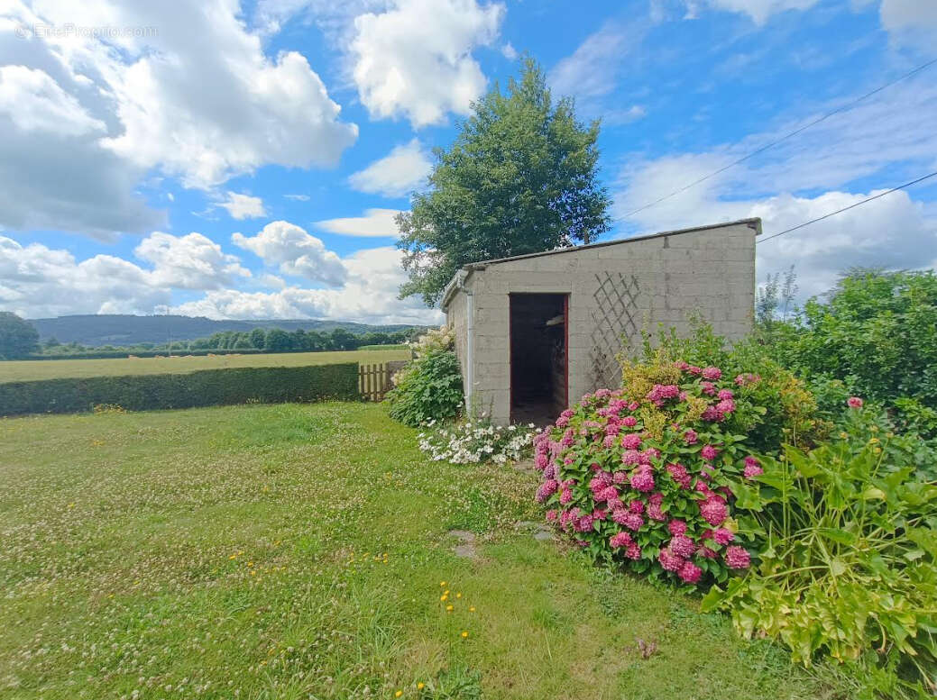 Maison à CHATEAUNEUF-DU-FAOU
