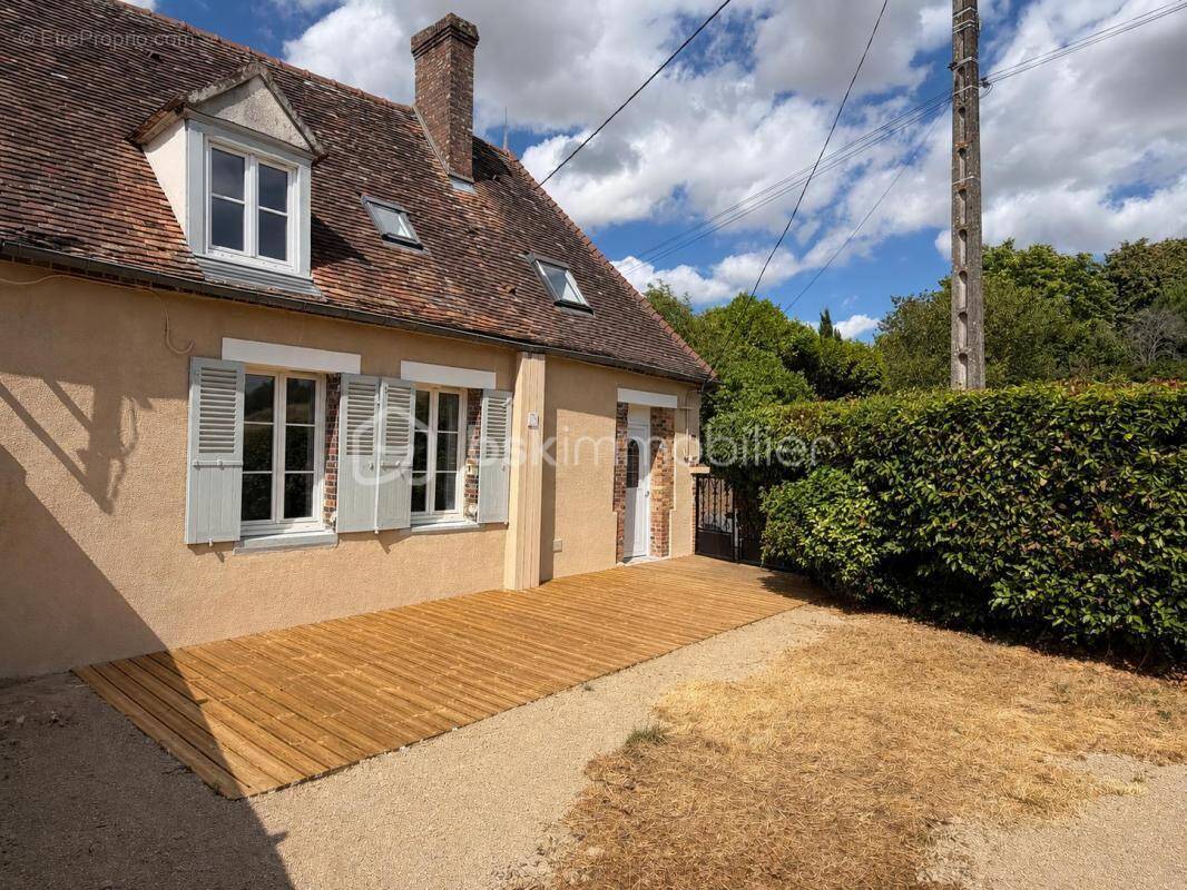 Maison à BAZOCHES-SUR-LE-BETZ