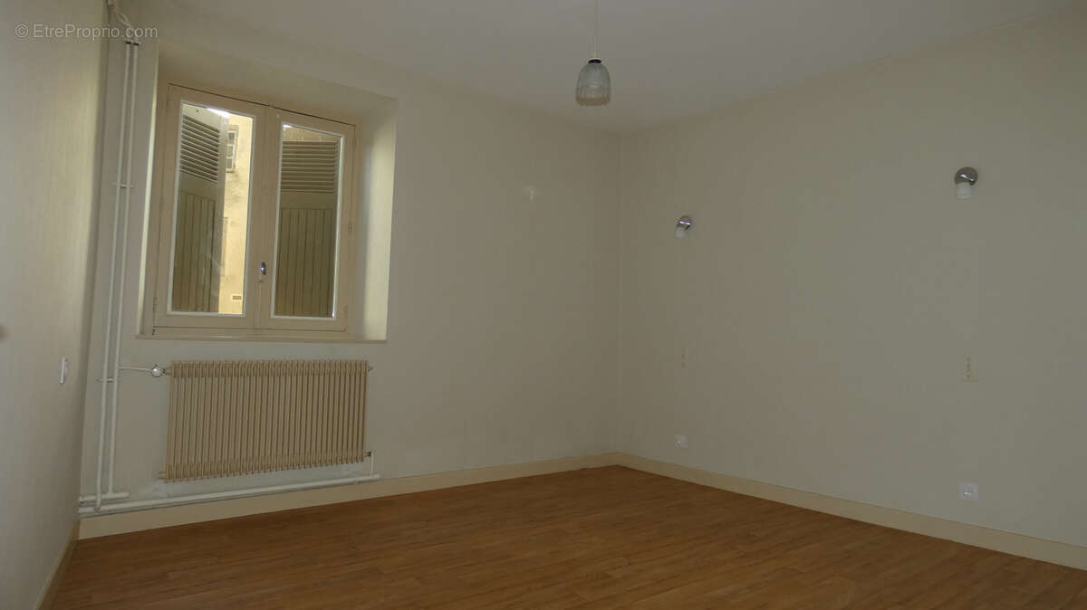 Appartement à COURPIERE