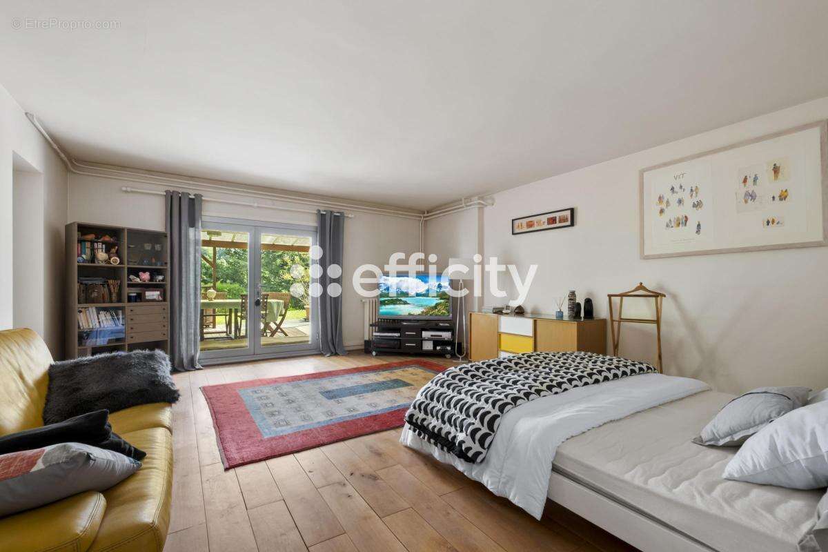 Maison à LA CELLE-SAINT-CLOUD