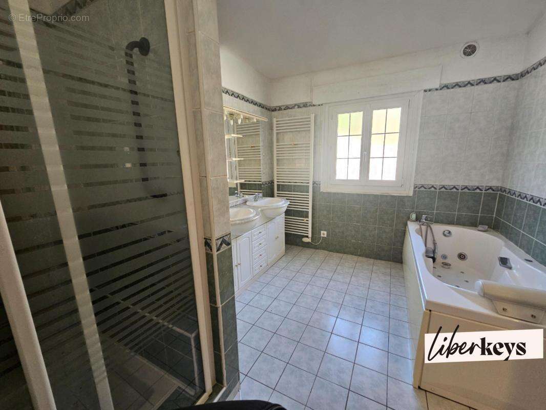 Maison à VILLECROZE