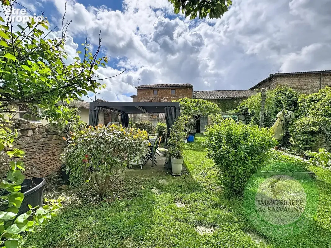 A vendre maison de caractère avec jardin et dependances a morancé - photo 2