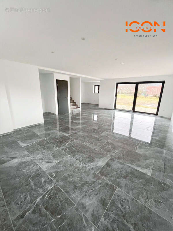 Maison à ROUGEGOUTTE