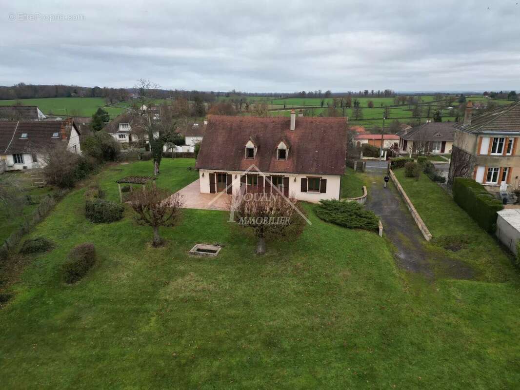 Maison à DOMPIERRE-SUR-BESBRE