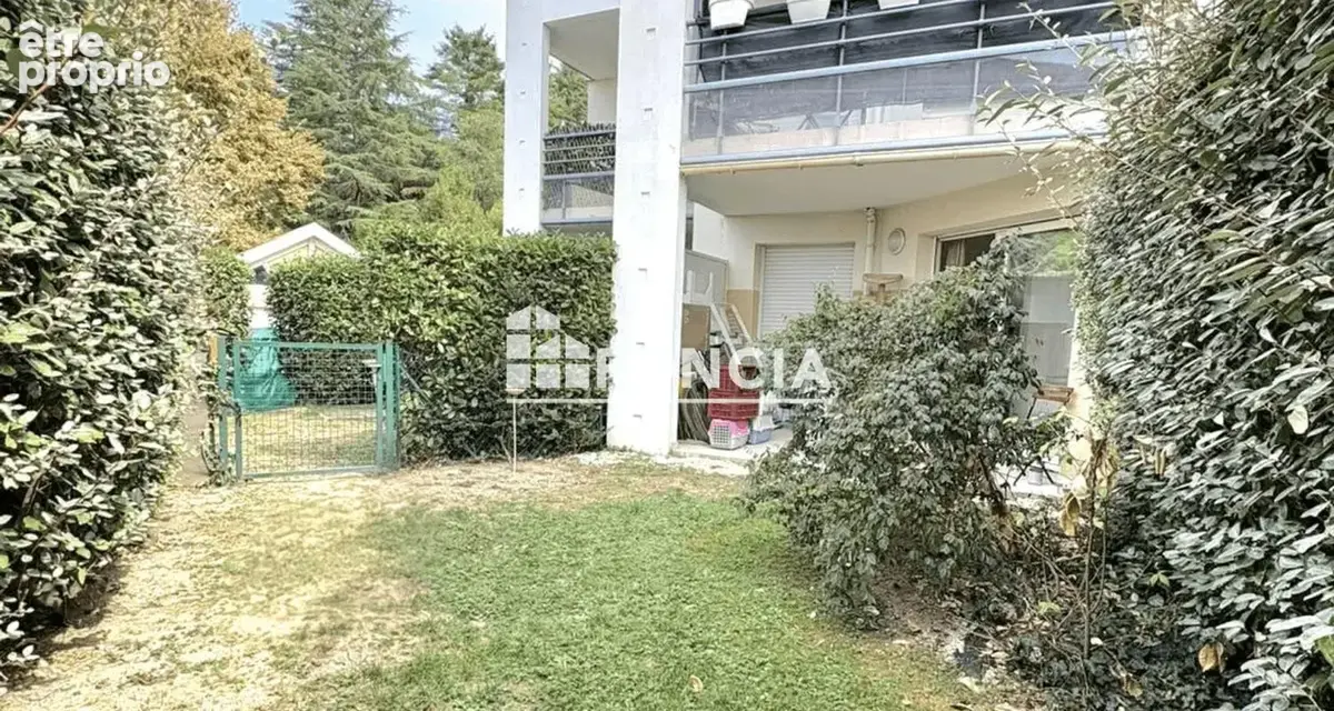 Appartement à LONS