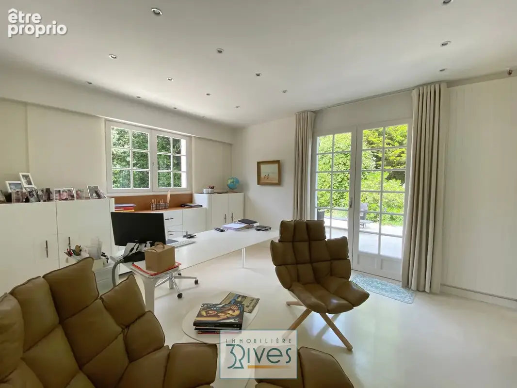 Propriété d'exception — Parc boisé de 1,3 hectare et étang privé - photo 9