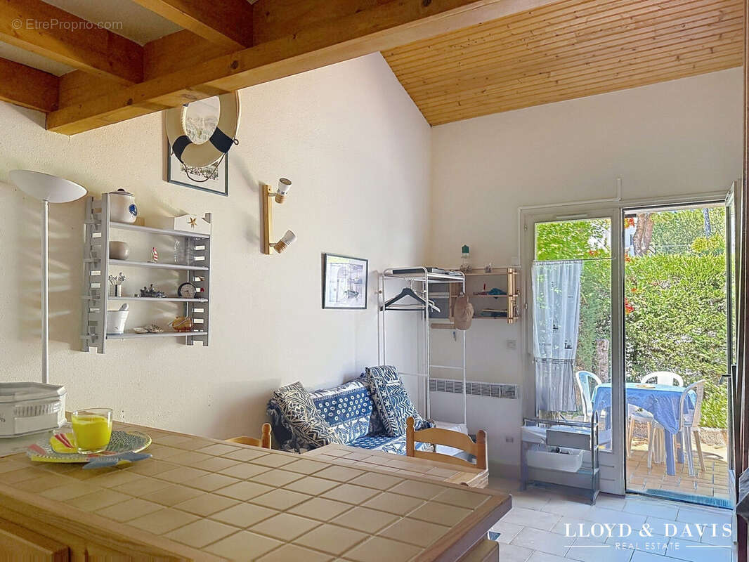 Maison 40 m² à Saint-Georges-De-Didonne  - photo 4