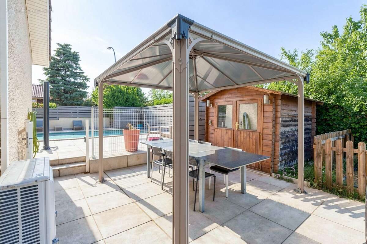 Maison 145 m² à Saint-Priest  - photo 8