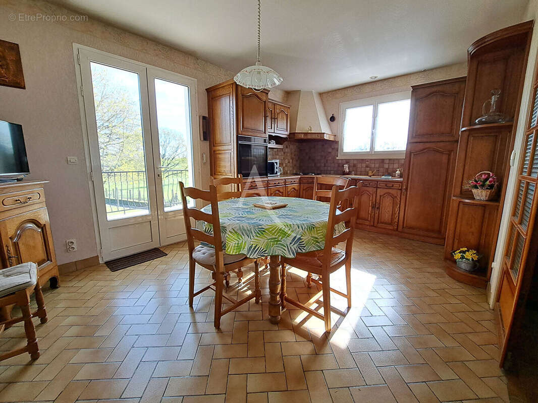 Maison à LES HERBIERS