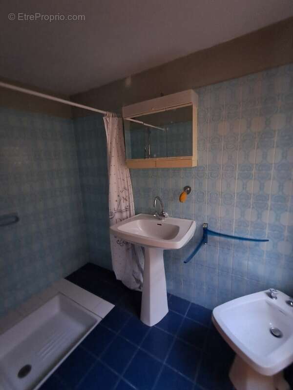 Maison de village traversante, grand garage, grange et fort potentiel – Pexiora - photo 13