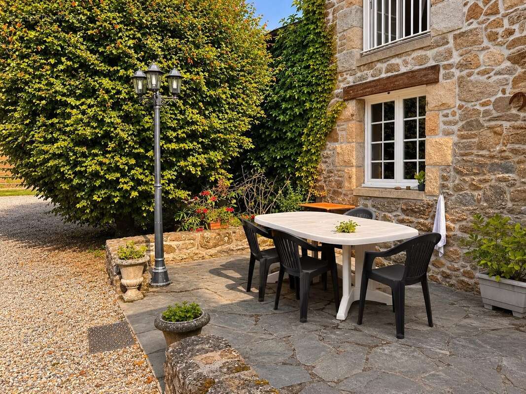 Maison 131 m² à Saint-Meloir-Des-Ondes  - photo 2
